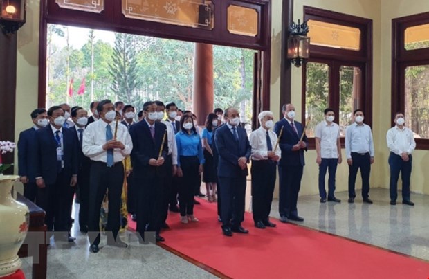 越南国家主席阮春福敬香缅怀孙德胜主席